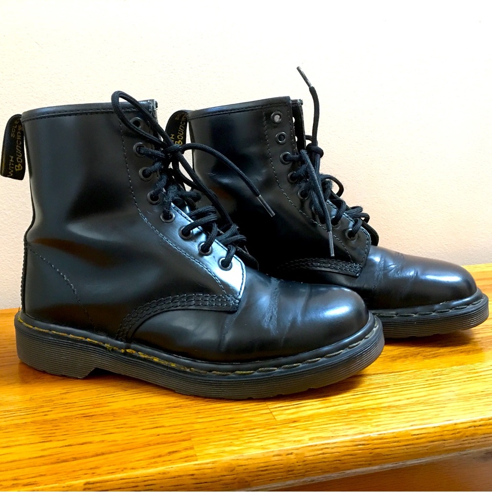 Dr. Martens 1480 leather boot ladies size 9